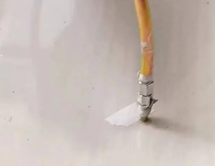 古蔺瓷砖空鼓维修公司专业解答在瓷砖铺贴过程中，如果使用的砂料过粗（如全部使用了粗砂），可能会导致以下问题